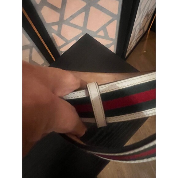 Gucci Web Belt with interlocking G buckle with signature green and red stripe. - Picture 5 of 8